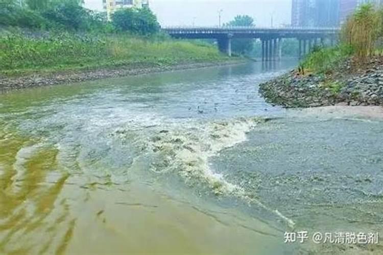 下雨时可以给果树散水溶肥吗？