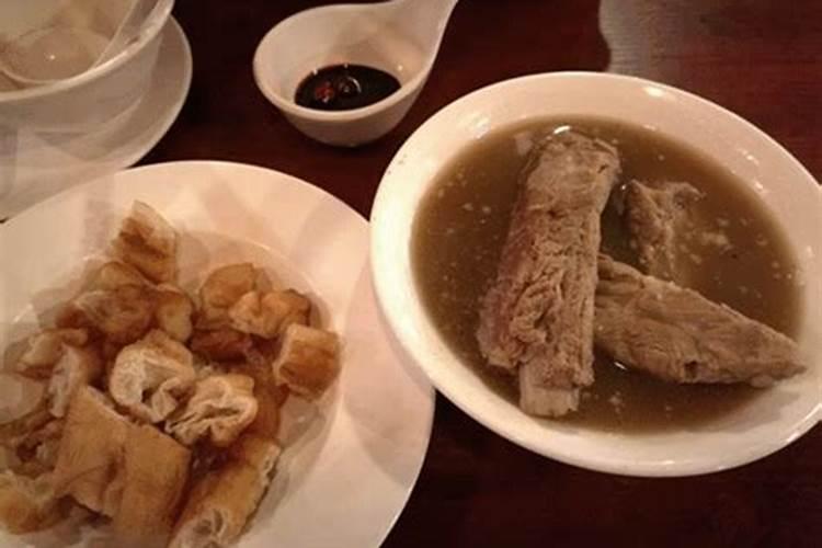 ？肥豚肉骨茶