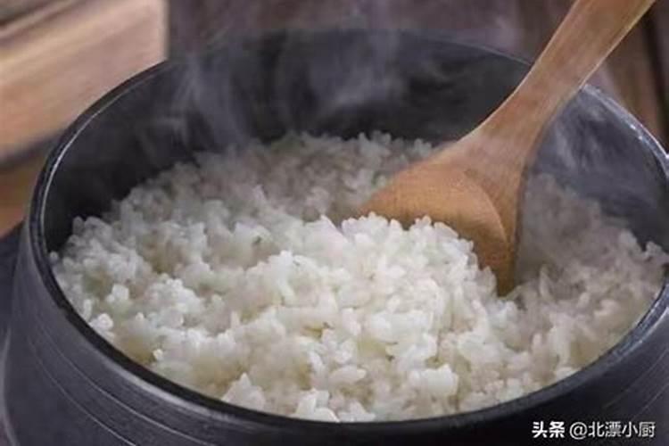 淘米水做化肥,要怎么做？淘米水是氮肥钾肥还是磷肥、？