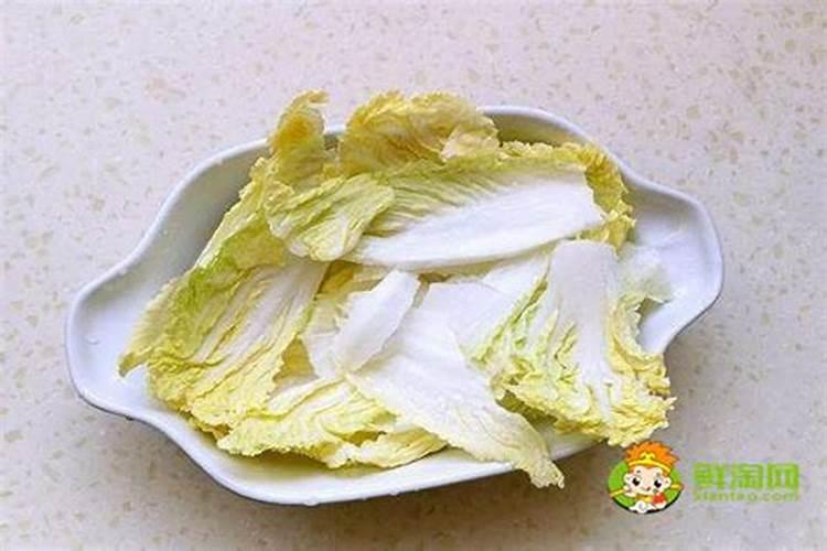 红薯苗长出地面喷什么叶面肥最好？