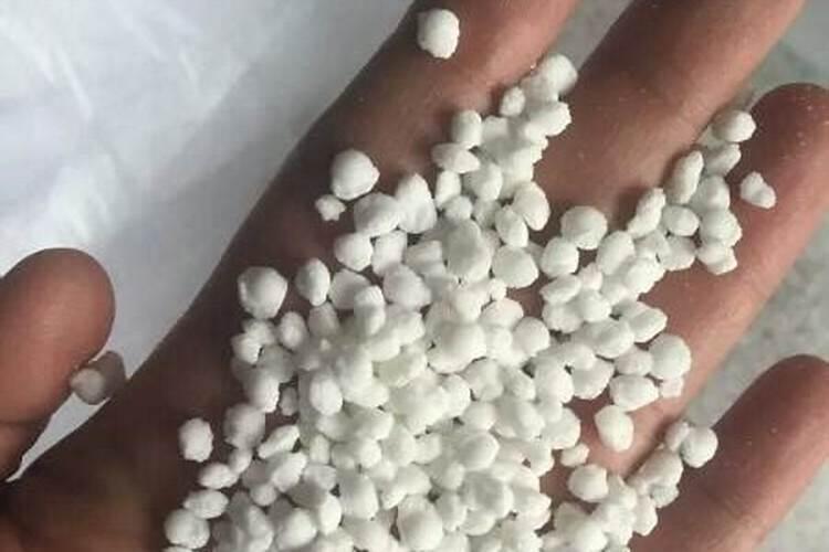 氯化铵和氨水谁做化肥好些？