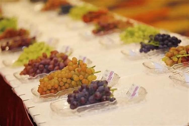 葡萄膨果肥用什么肥最好,葡萄的施肥时间是哪个时候