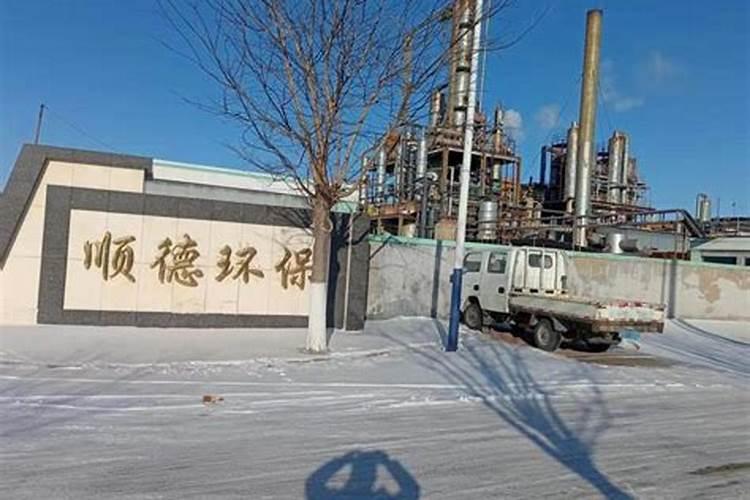 铁树朝阳的一面叶子黄了,是怎么回事,另一面正常？