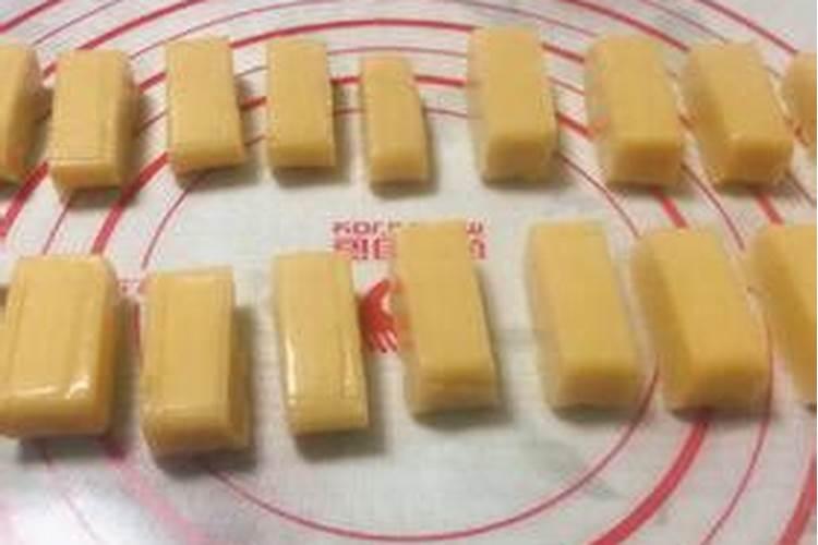 学校路边的拖肥是什么做的