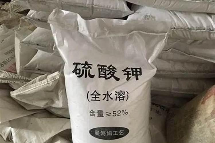 草莓根本追肥用什么肥料最好