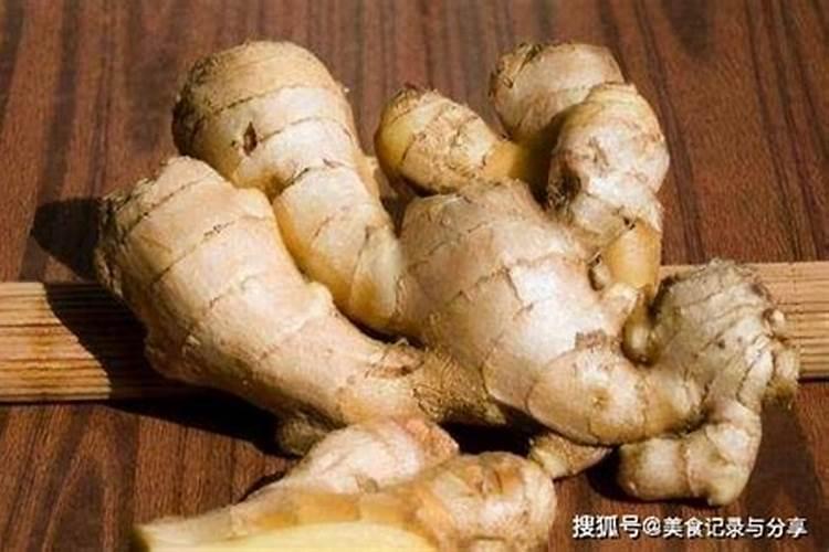 打瓜坐果期磷酸二氢钾十流体硼十西瓜六必治能一起喷施吗？