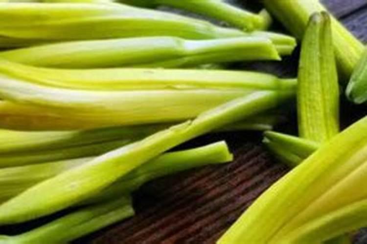 黄花菜开花期想要施肥,应该怎么施肥呢？