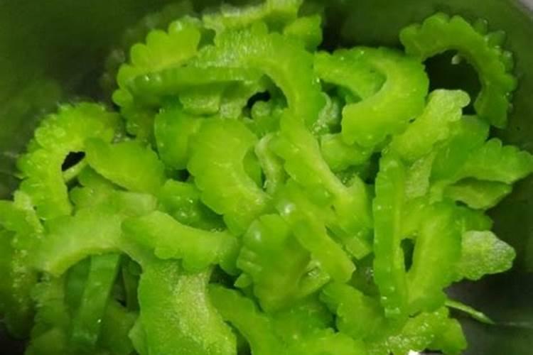 喷什么叶面肥芹菜长得快 喷施方法有哪些