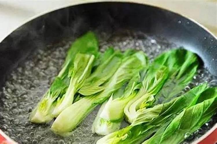 秋葵需要在烹饪前浸泡和焯水处理吗？