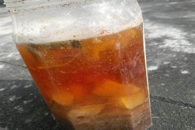 某山区的土壤浸出液pH约为5,这种土壤对农作物生长不利,改良的方法是...