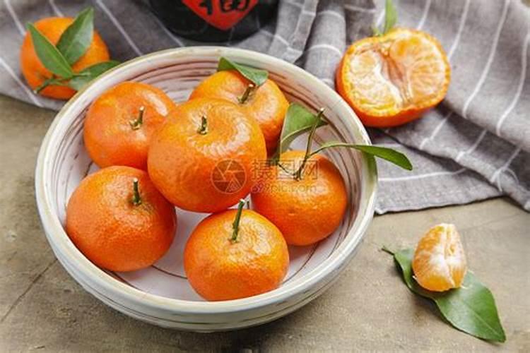 土沉香树叶尖端发黑用什么肥料？