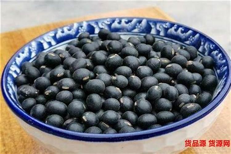 黑豆泡水里3个月后用黑豆当肥料上花可以吗？