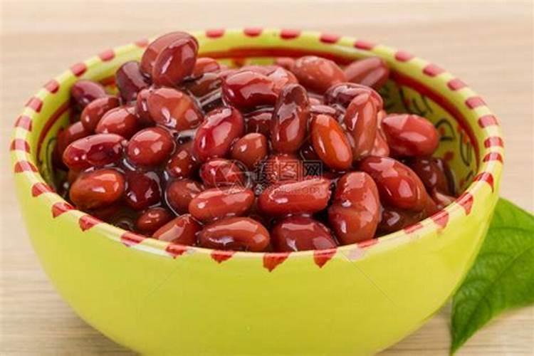 红小豆生长期需要喷施什么肥料？