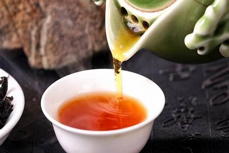 喝剩的茶叶能倒在花盆里吗 泡过的茶叶可以做花肥料吗