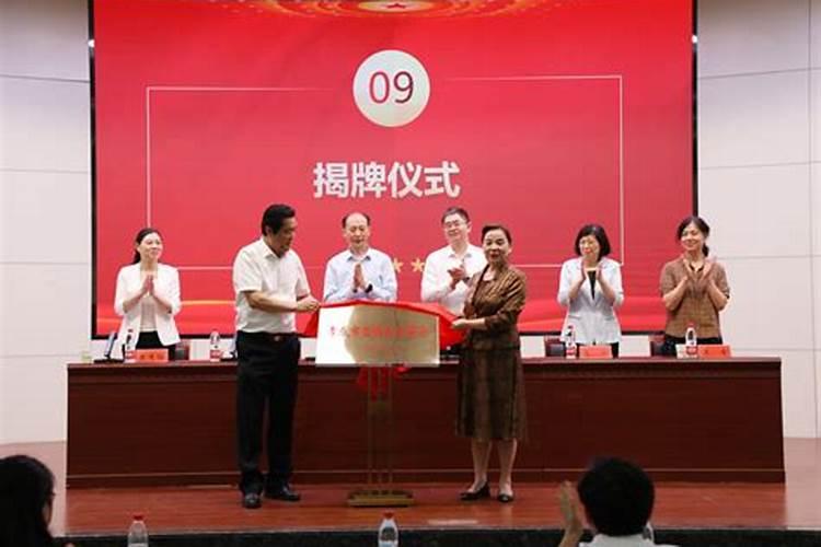 有一家干洗店转让,我想接可不知生意咋样？