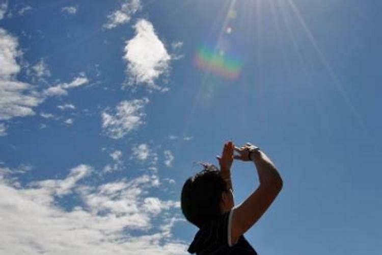复合肥撒在地上隔夜粉化了太阳晒一天还有肥效吗？