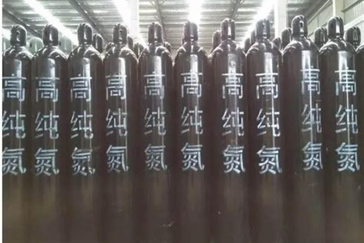 天冷鱼塘可以撒尿素吗？