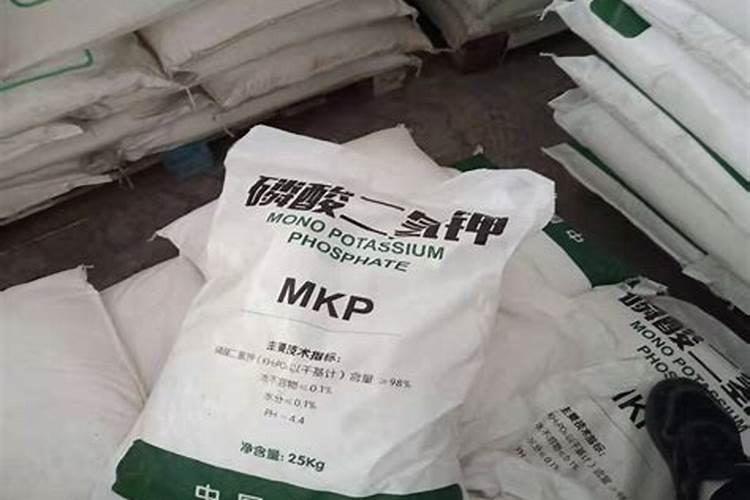 给番茄追肥,用什么肥料最好？