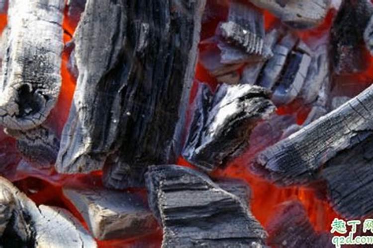 室内炭火能做花肥吗 烧过的木炭可以做花肥吗