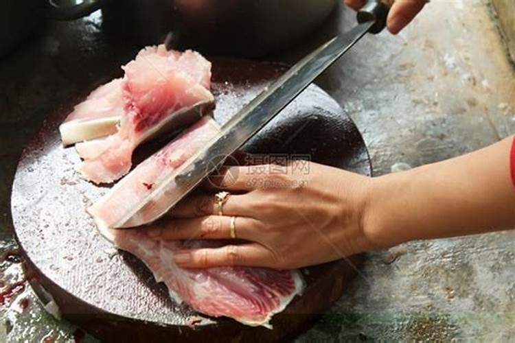 成体鱼的料多少蛋白质的合适些啊？