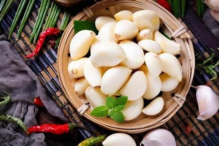 在自己家园子里种了些大蒜,刚刚种的大蒜需要施肥吗？