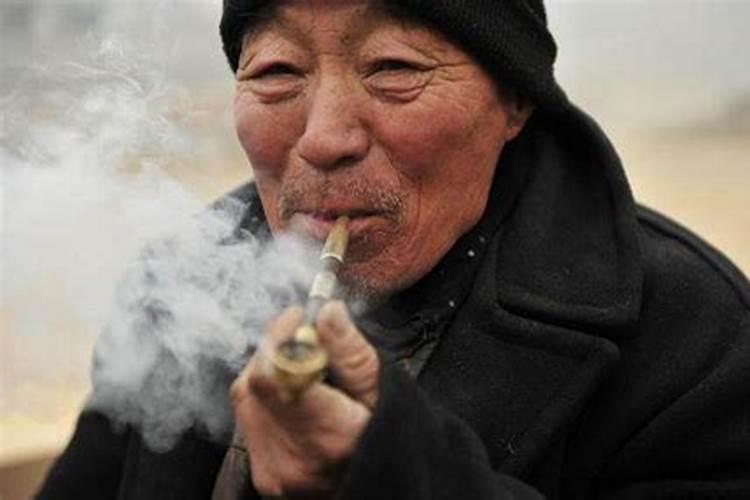 为什么香烟软包比硬包贵？