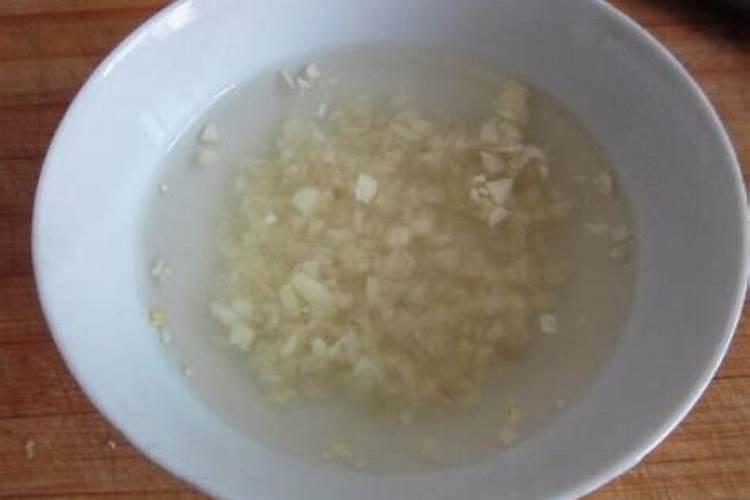 大蒜叶面肥可以浇花吗怎么浇？