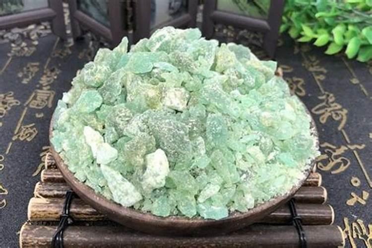 黑矾对松树有帮助吗