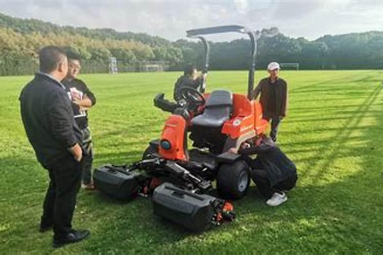 高尔夫球场草坪养护一般使用什么肥料