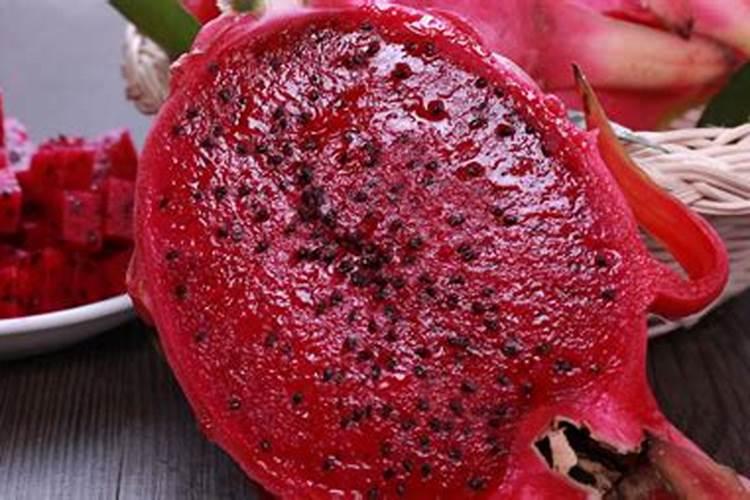 火龙果为何会出现开裂这样的状况