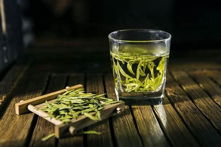 杭州西湖区西湖龙井茶群体追肥施硫酸铵时的用量是多少？